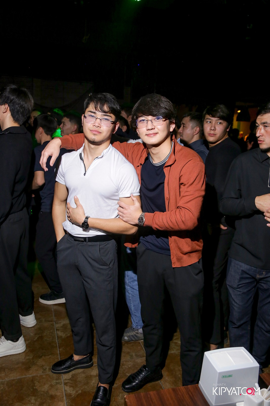 ARAGOSTA ДИСКО-БАР. КИПЯТКОМ АЛМАТЫ!