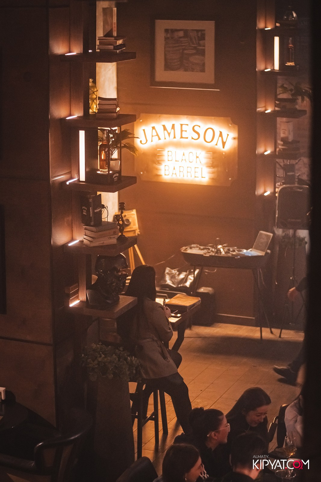 РЕСТО-БАР СКАНДАЛИСТЪ. КИПЯТКОМ АЛМАТЫ!