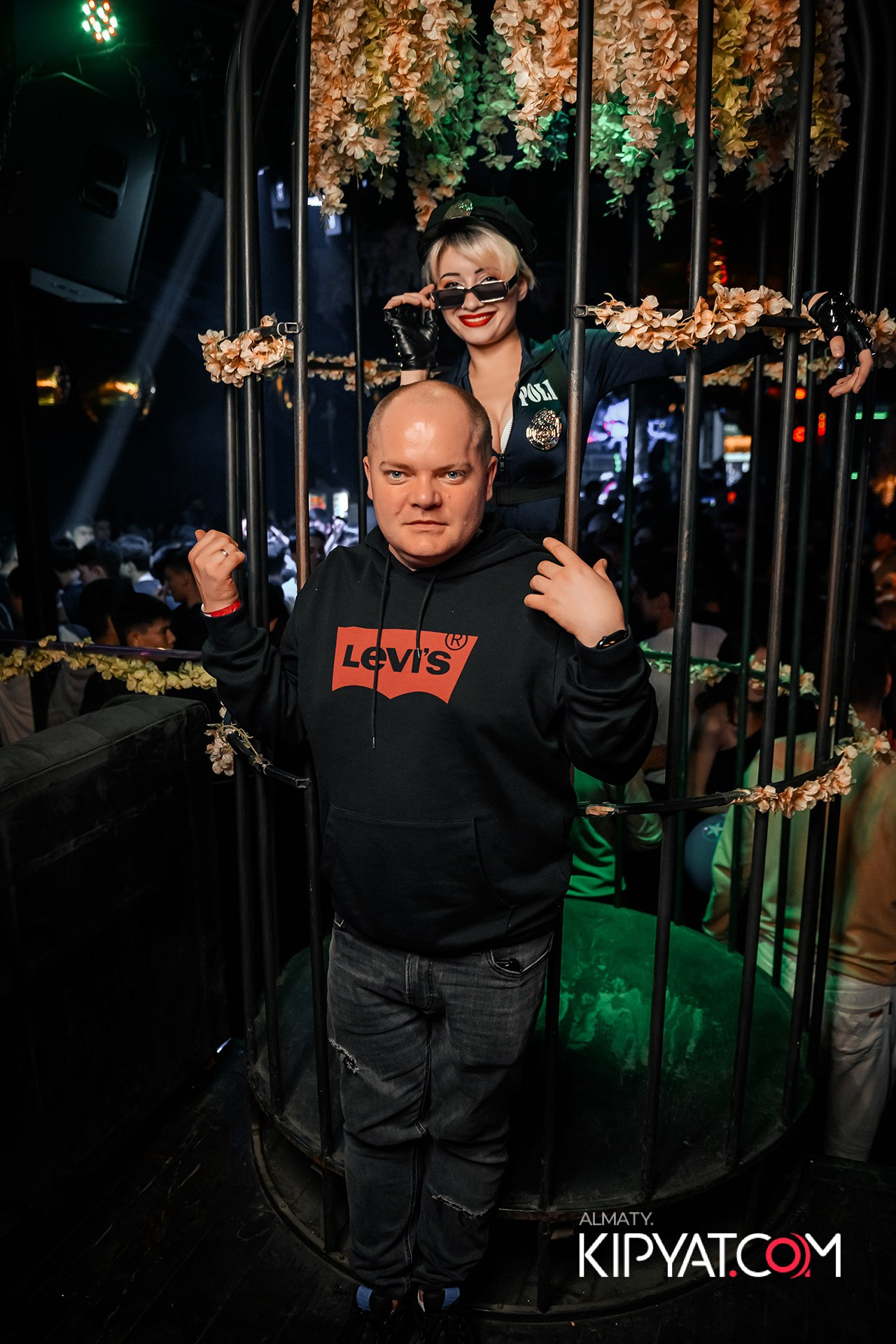 UYAT EMES BAR. КИПЯТКОМ АЛМАТЫ!