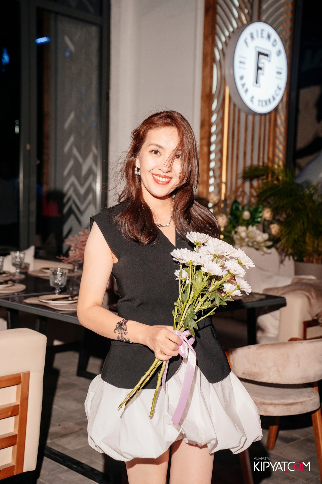 FRIENDS BAR & TERRACE. КИПЯТКОМ АЛМАТЫ!