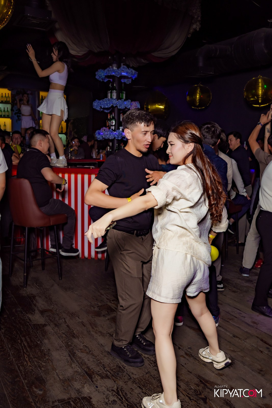 UYAT EMES BAR. КИПЯТКОМ АЛМАТЫ!