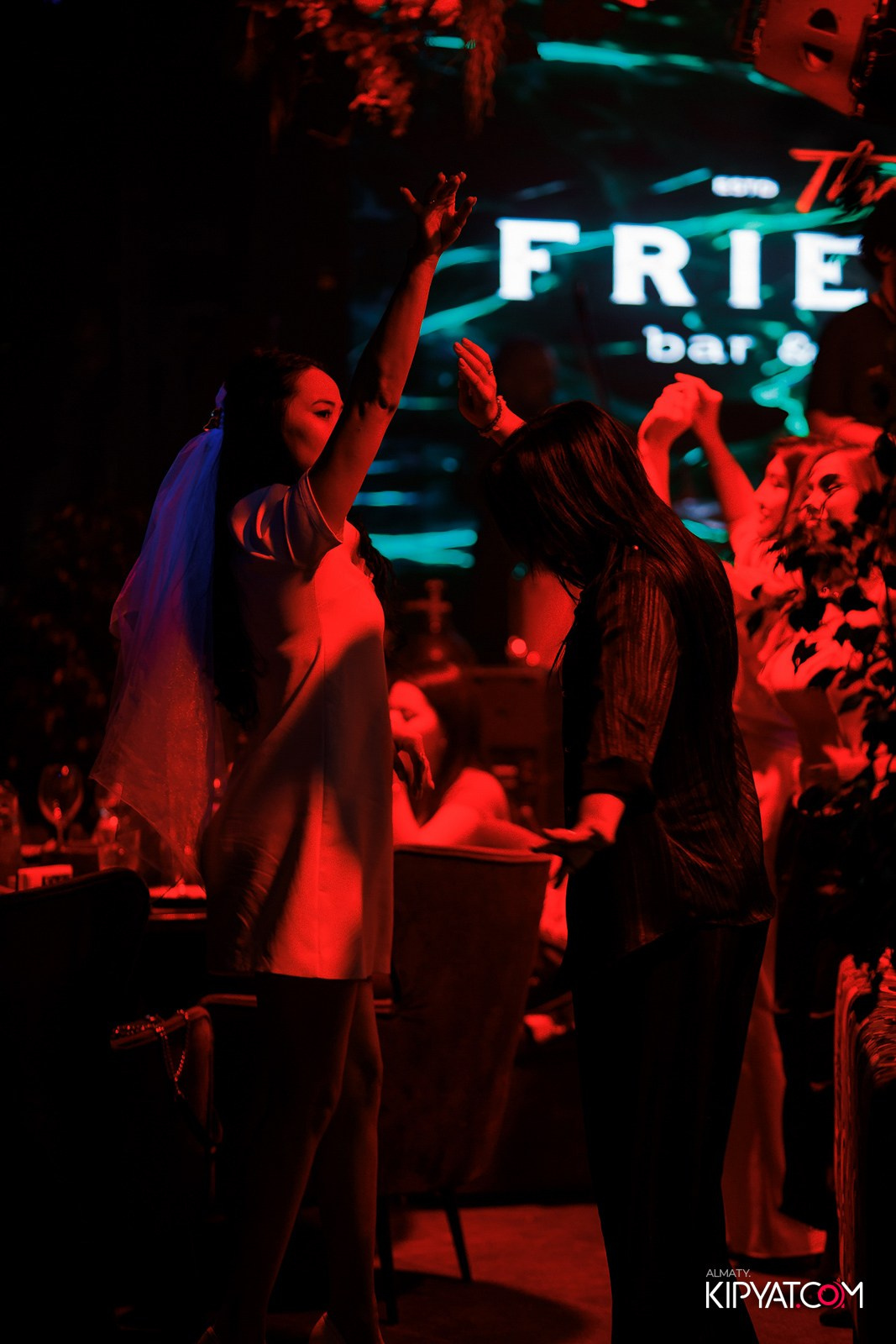 FRIENDS BAR & TERRACE. КИПЯТКОМ АЛМАТЫ!