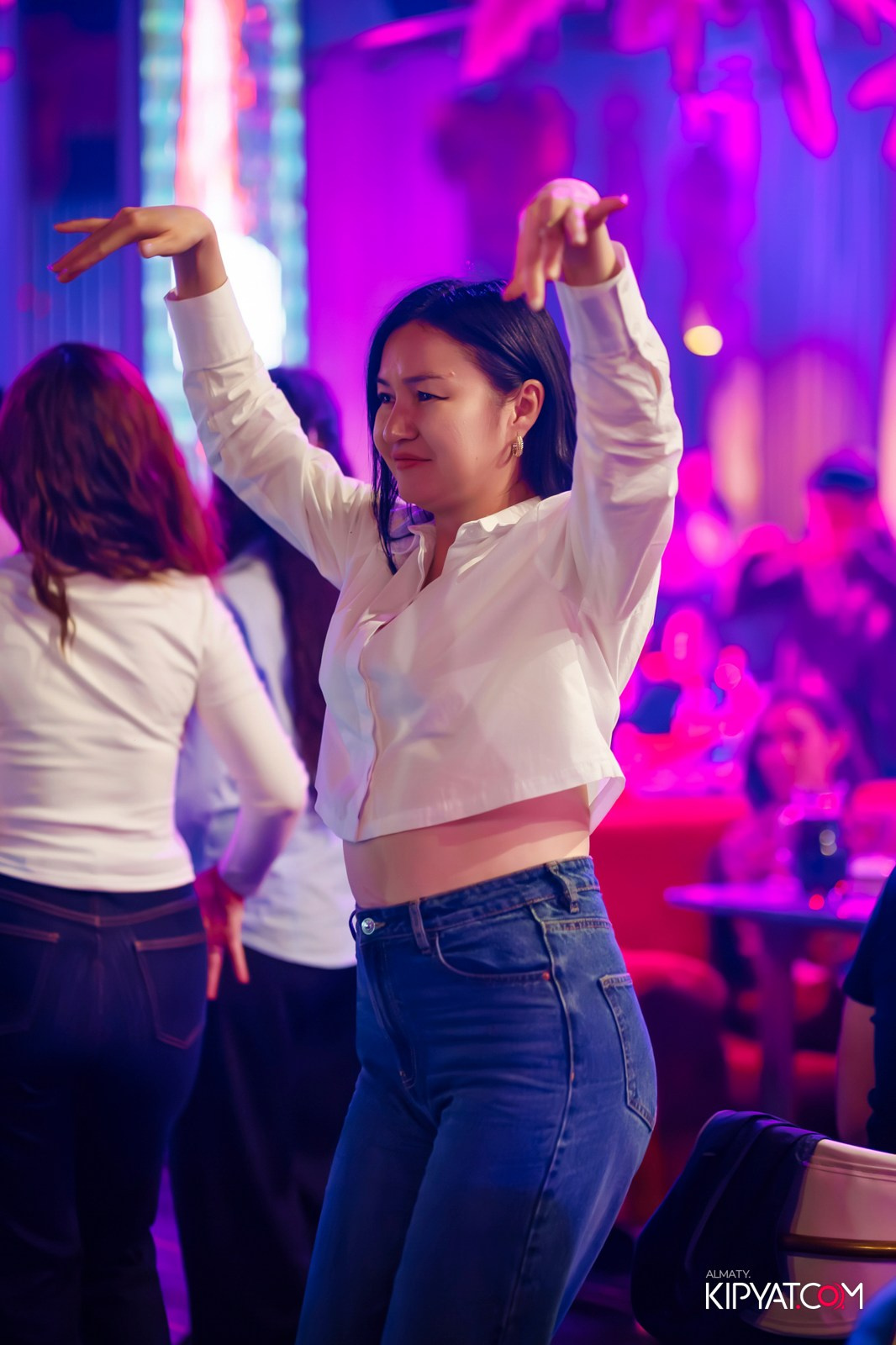 БАР ПАНАЕХАЛИ НА ТОЛЕ БИ. КИПЯТКОМ АЛМАТЫ!