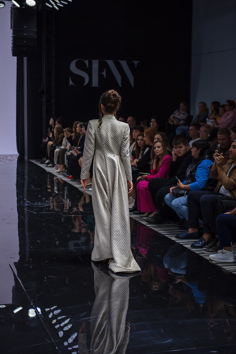 SochiFashionWeek2024 дизайнер Юлия Крылова. Семейный и коммерческий фотограф в Сочи Александр Бодунов