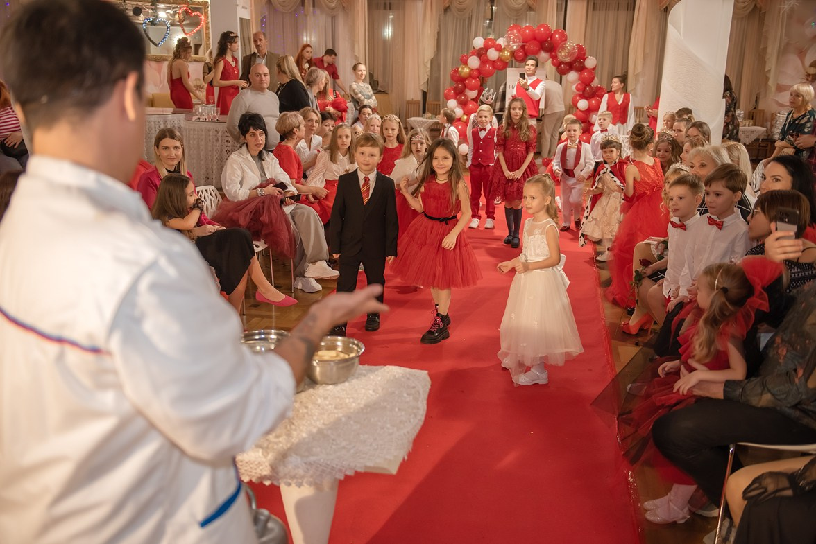Выпускной в детской школе моделей HAPPYkids 2024. Семейный и коммерческий фотограф в Сочи Александр Бодунов