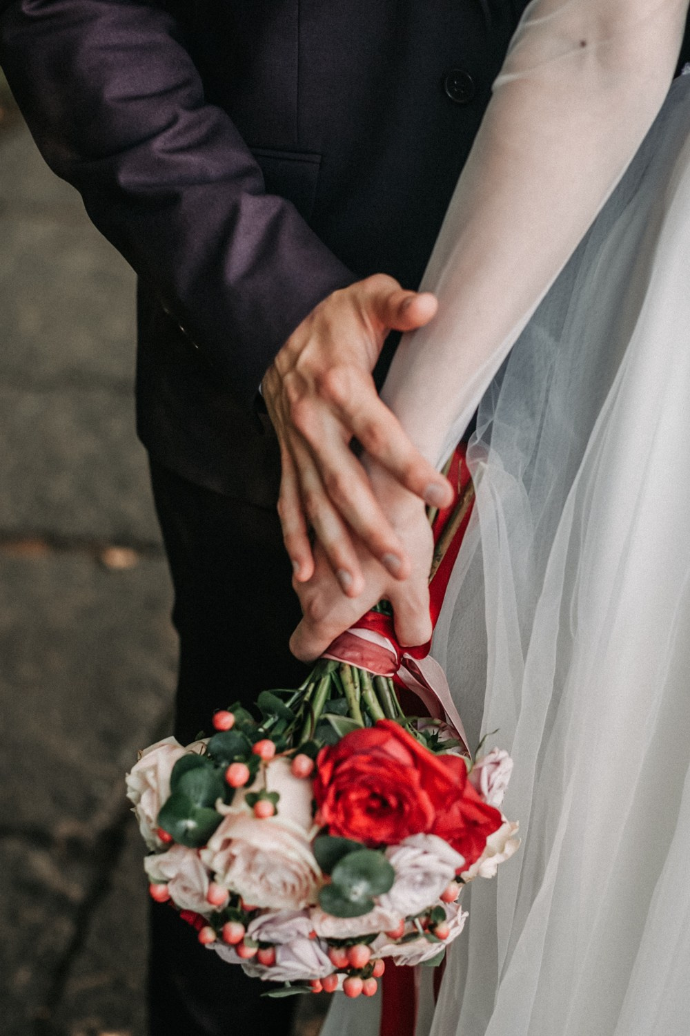 свадебное платье в спб, найти свадебный салон, букет для невесты, хороший ведущий на свадьбу, костюм для жениха, платье для невесты,  подшить свадебное платье, ателье свадебное, фотограф на свадьбу, выпуск, праздник, венчание