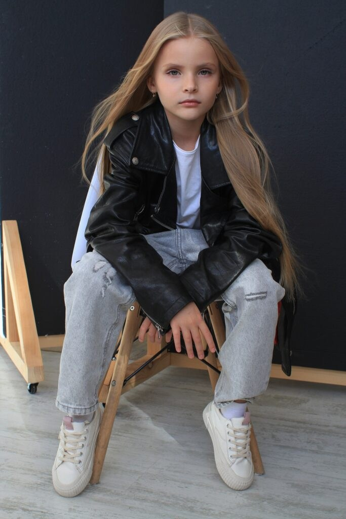 Николь Гусарова. Съёмка одежды для маркетплейсов и брендов Morozova Production