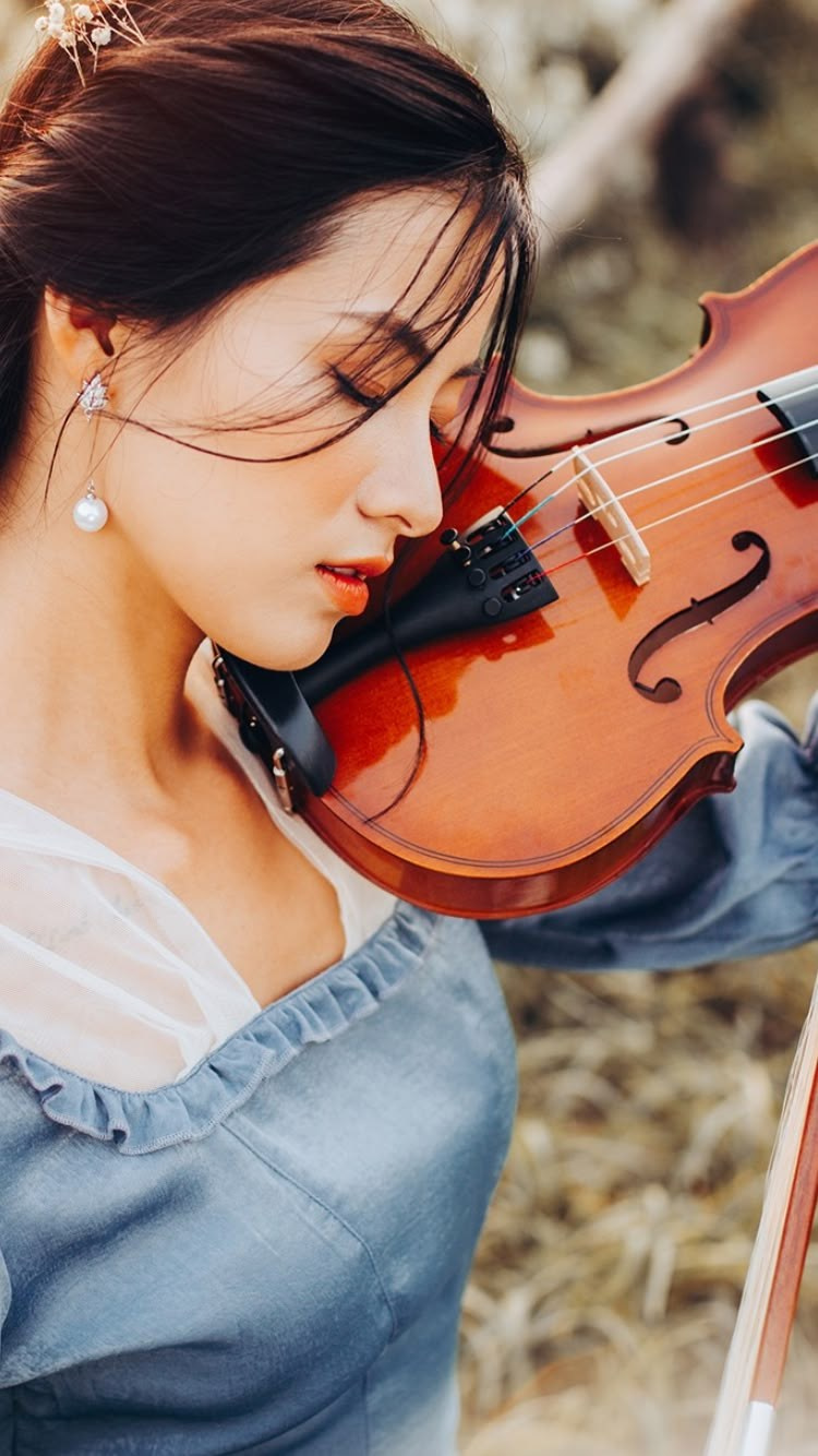 Скрипка и девушка. Фотограф в Екатеринбурге Юлия Ташлыцкая