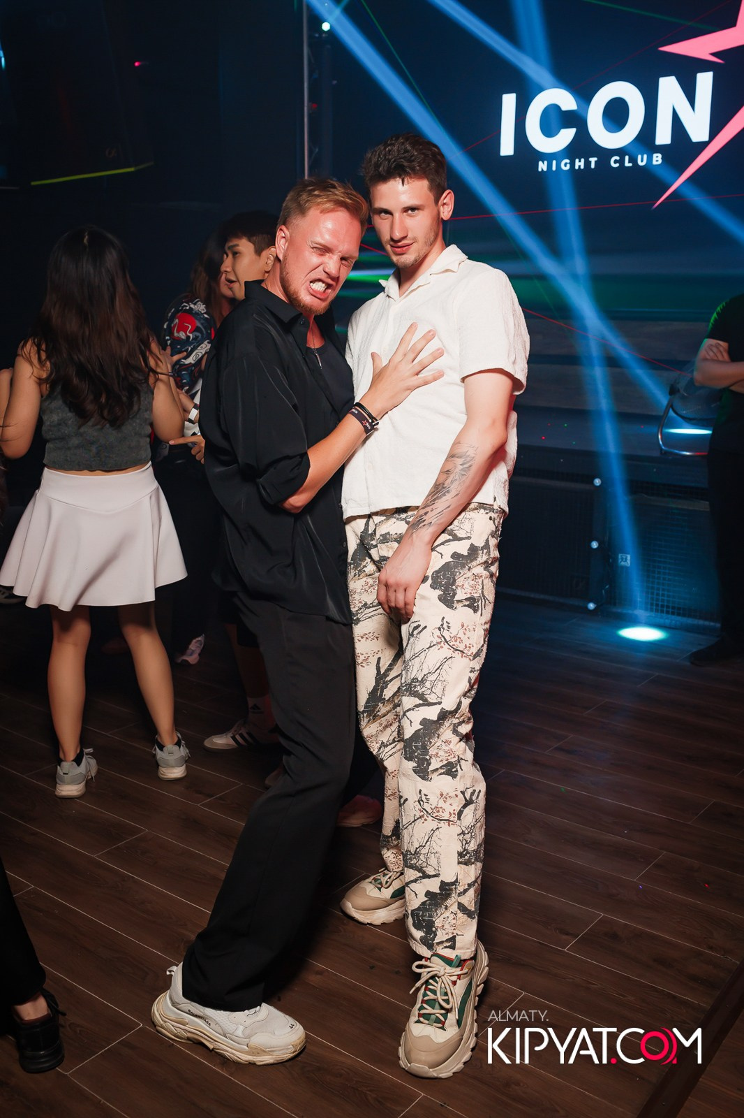 НОЧНОЙ КЛУБ ICON. КИПЯТКОМ АЛМАТЫ!