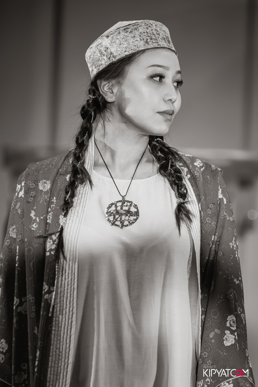 FASHION ПОКАЗ, КАЗАХСКОЙ НАЦИОНАЛЬНОЙ ОДЕЖДЫ. КИПЯТКОМ АЛМАТЫ!