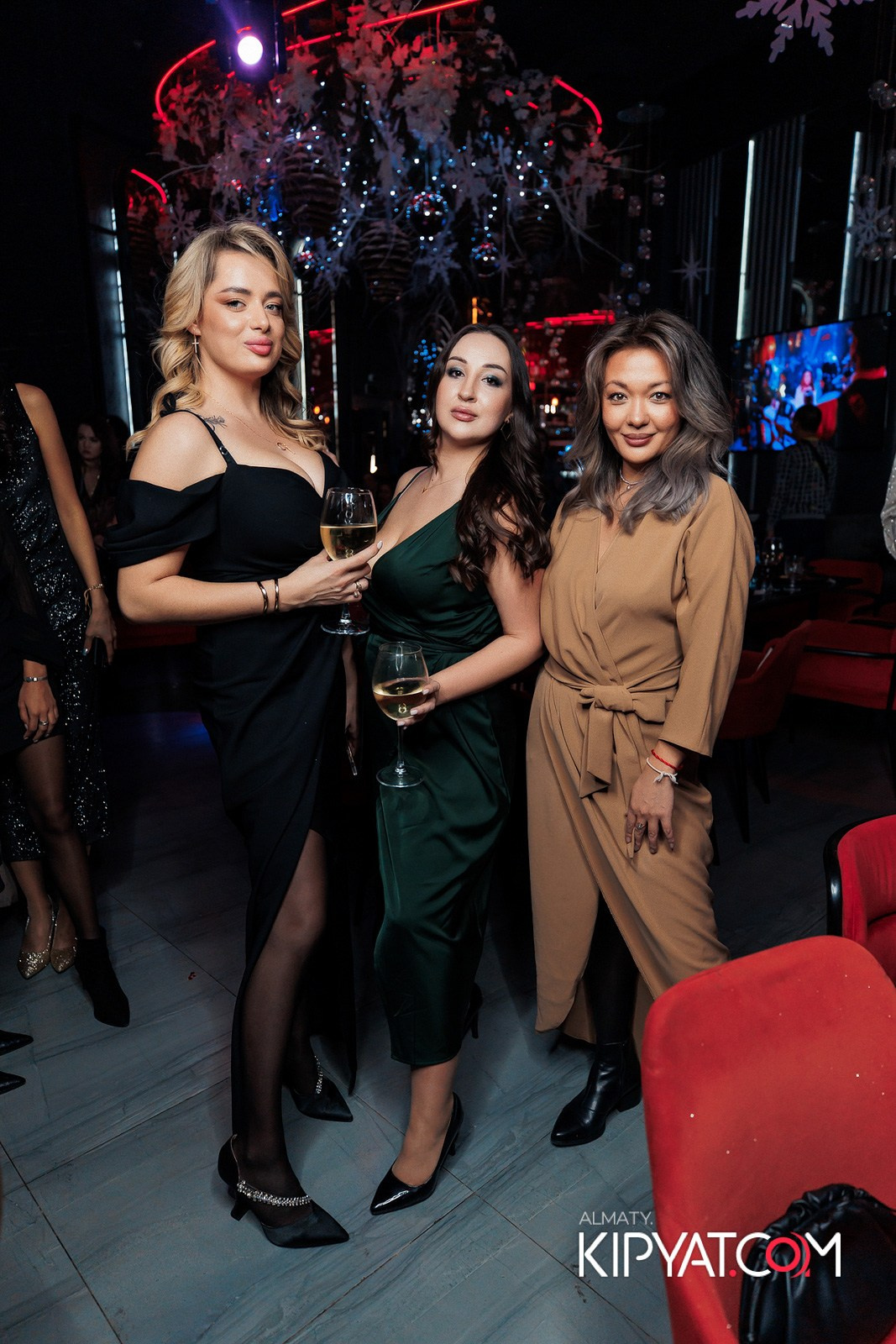 FRIENDS BAR & TERRACE. КИПЯТКОМ АЛМАТЫ!