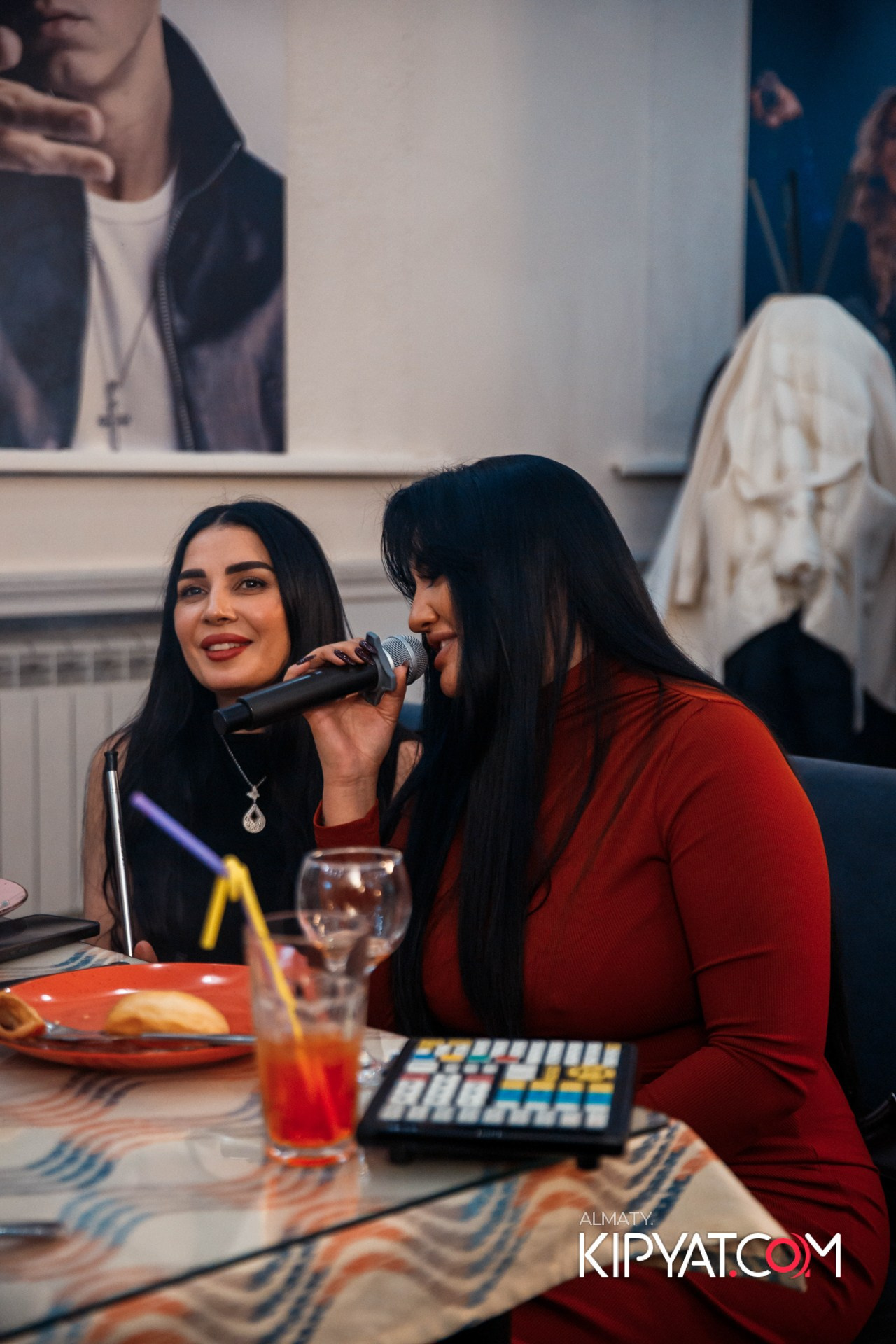 ДЕНЬ РОЖДЕНИЯ КАФЕ ЭСМИРАЛЬДА. КИПЯТКОМ АЛМАТЫ!