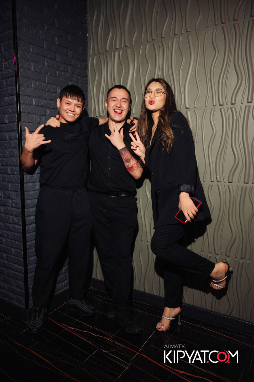 ПАНАЕХАЛИ БАР НА ТОЛЕ БИ. КИПЯТКОМ АЛМАТЫ!