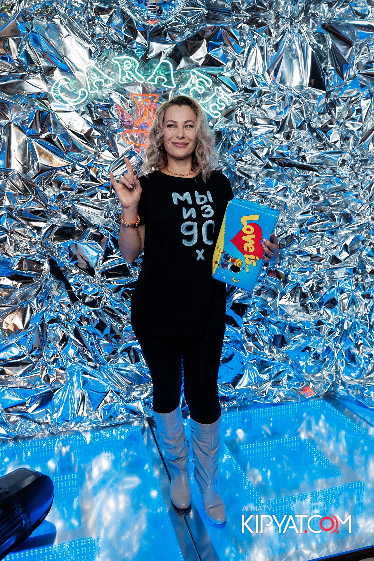 ВЕЧЕРИНКА 90Х КАФЕ CARAFE. КИПЯТКОМ АЛМАТЫ! Фотосъемка мероприятий в Алматы