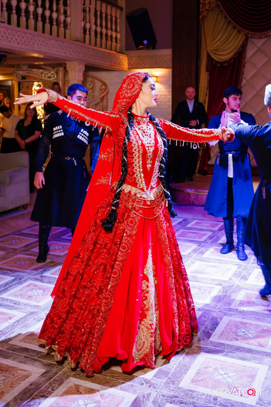 РЕСТОРАН ALAZANI. КИПЯТКОМ АЛМАТЫ!