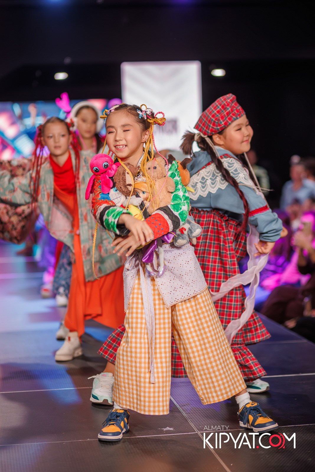 JUNIOR MODELS SHOW В РАМКАХ БЛАГОТВОРИТЕЛЬНОГО ПРОЕКТА МОДА ЗА СЧАСТЬЕ ДЕТЕЙ. КИПЯТКОМ АЛМАТЫ!