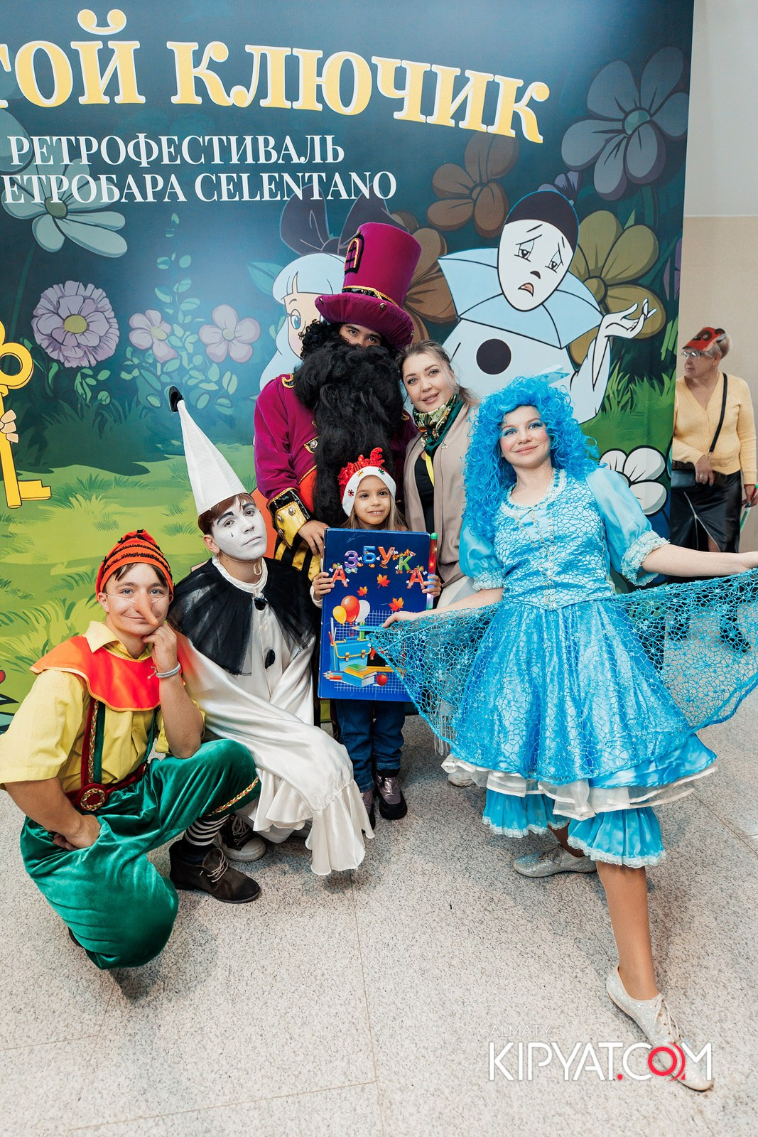 ЗОЛОТОЙ КЛЮЧИК И РЕТРОФЕСТИВАЛЬ ОТ РЕСТОБАРА CELENTANO. КИПЯТКОМ АЛМАТЫ!