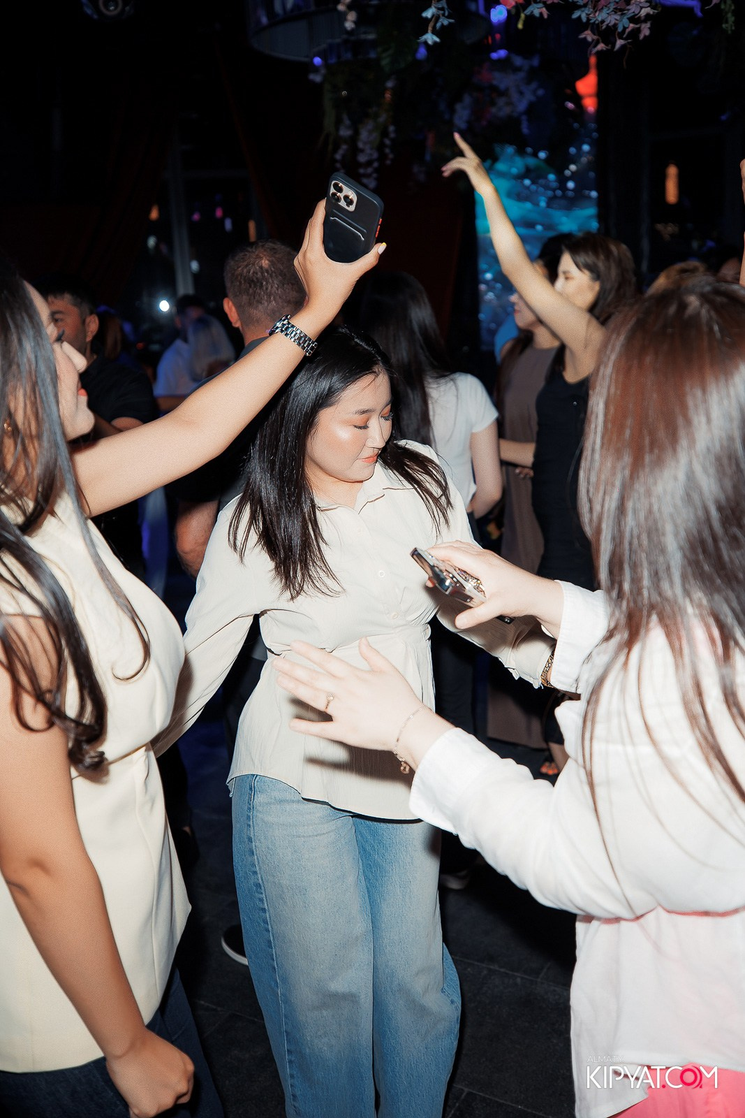 FRIENDS BAR & TERRACE. КИПЯТКОМ АЛМАТЫ!