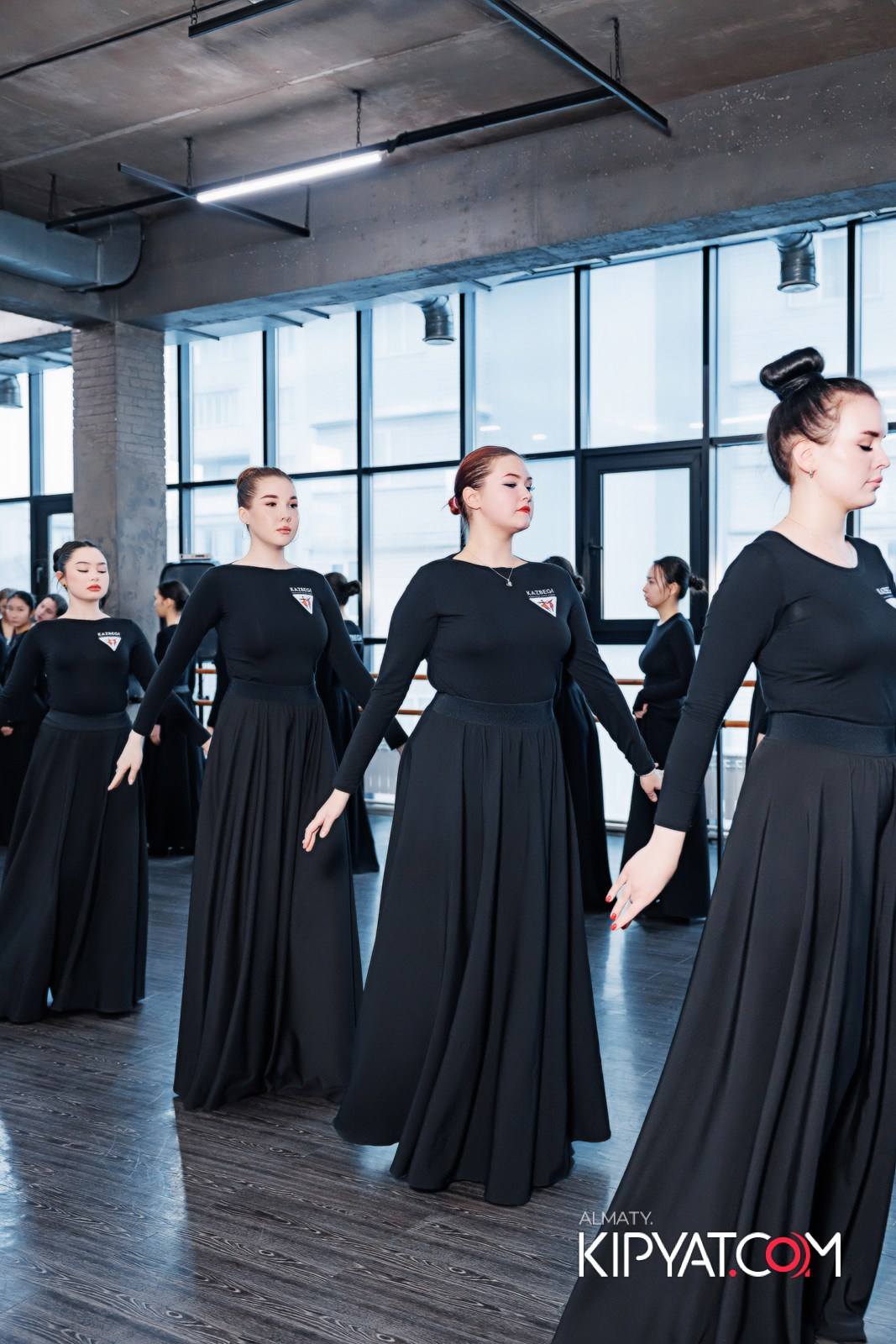 BLOCKBUSTER ТАНЦЕВАЛЬНАЯ АКАДЕМИЯ. КИПЯТКОМ АЛМАТЫ!