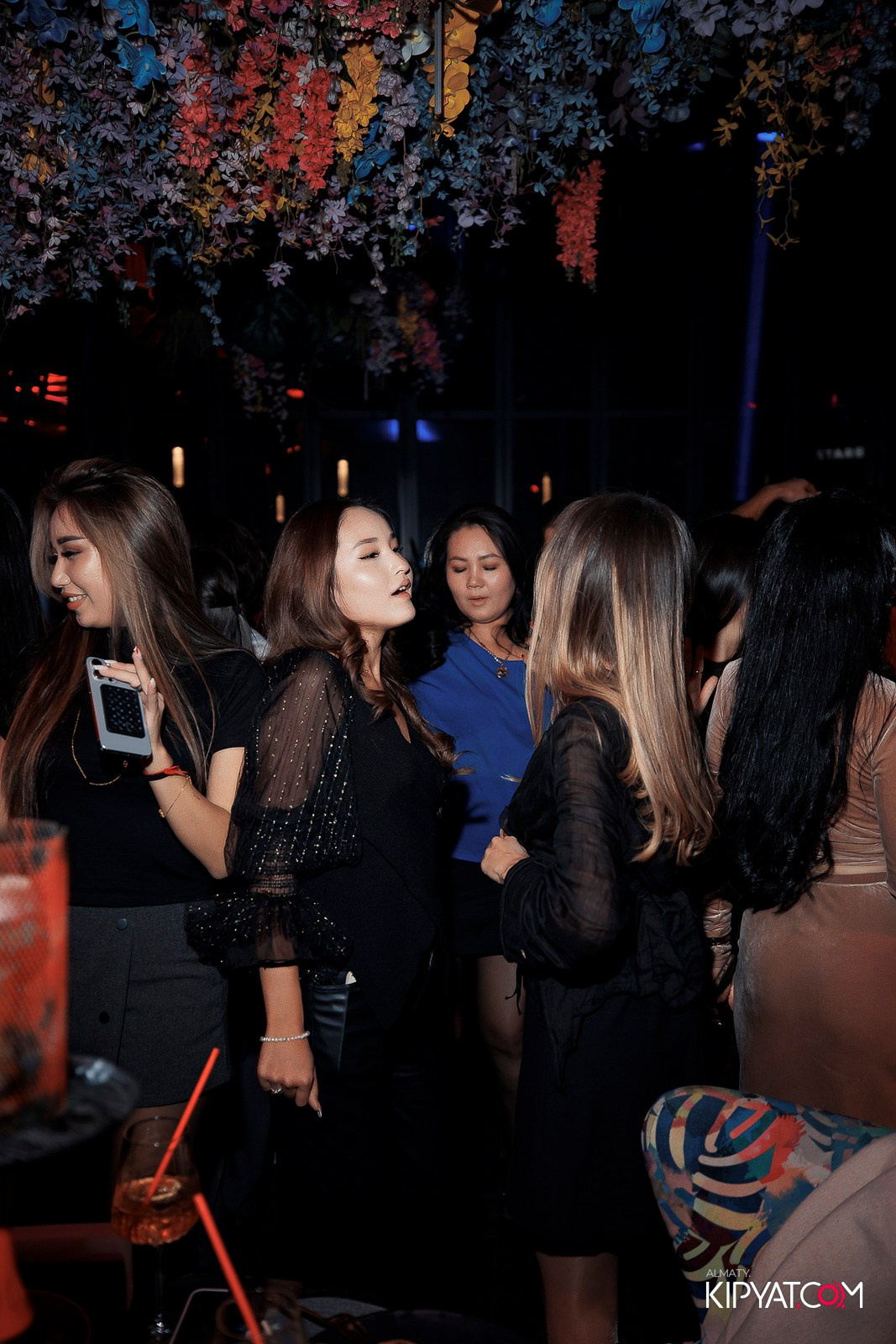 FRIENDS BAR & TERRACE. КИПЯТКОМ АЛМАТЫ!