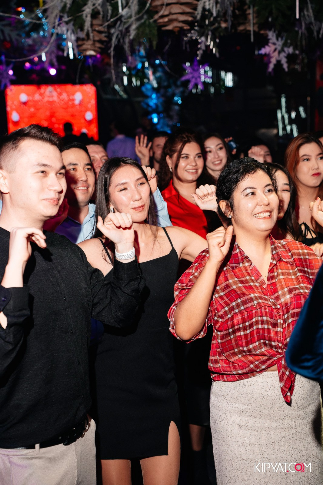 FRIENDS BAR & TERRACE. КИПЯТКОМ АЛМАТЫ!