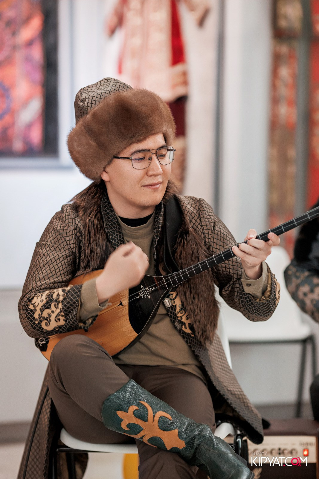 FASHION ПОКАЗ, КАЗАХСКОЙ НАЦИОНАЛЬНОЙ ОДЕЖДЫ. КИПЯТКОМ АЛМАТЫ!