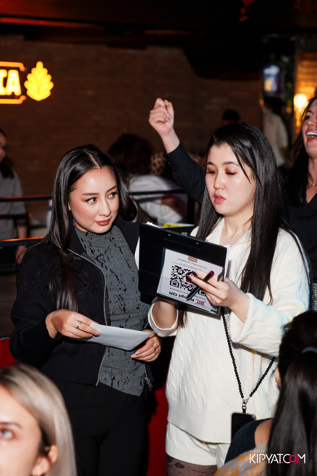 МУЗЫКАЛЬНОЕ ЛОТО В HIT RETRO. КИПЯТКОМ АЛМАТЫ! Фотосъемка мероприятий в Алматы