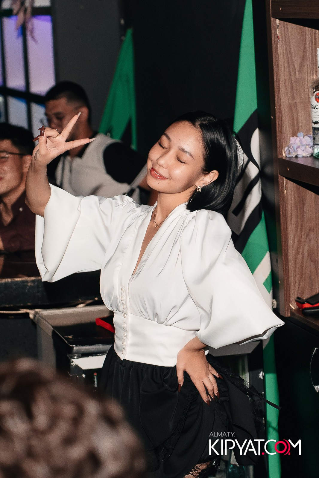 UYAT EMES BAR. КИПЯТКОМ АЛМАТЫ!