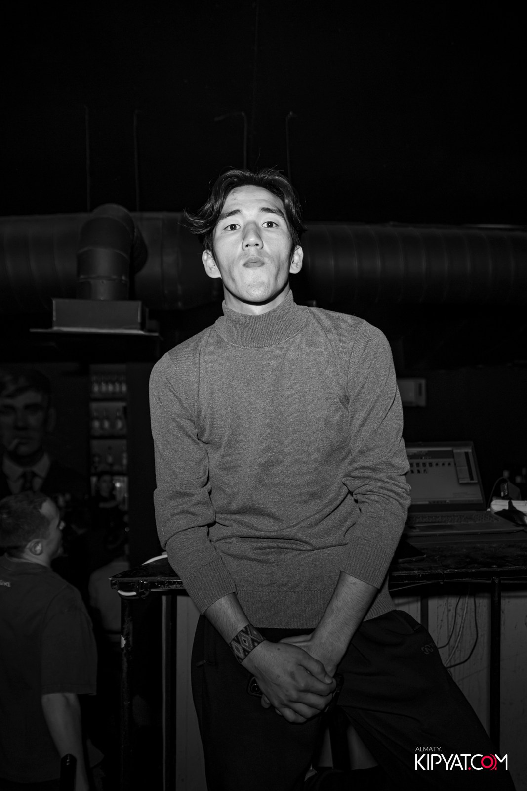 UYAT EMES BAR. КИПЯТКОМ АЛМАТЫ!