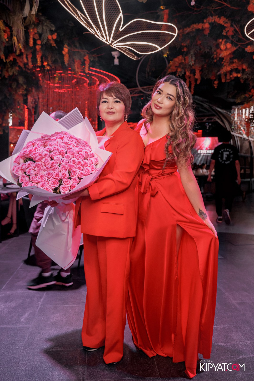 FRIENDS BAR & TERRACE. КИПЯТКОМ АЛМАТЫ!