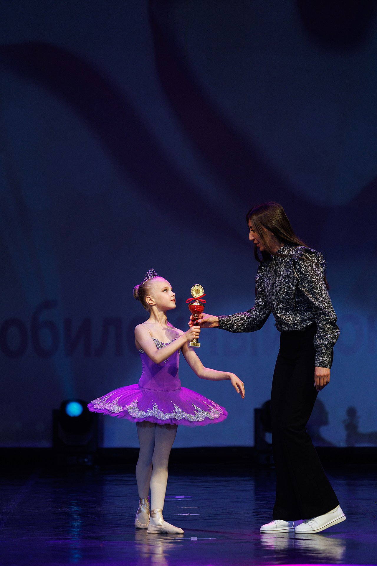 Репортажная фотосъемка отчетного концерта студии танцвев LilBallerine. Профессиональный фотограф в Новосибирске