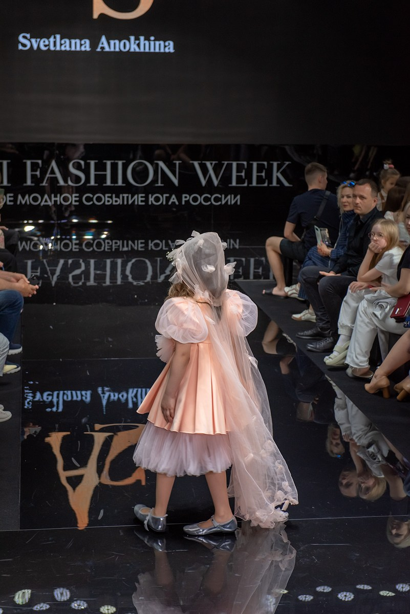 SochiFashionWeek2024 дизайнер Анохина. Семейный и коммерческий фотограф в Сочи Александр Бодунов