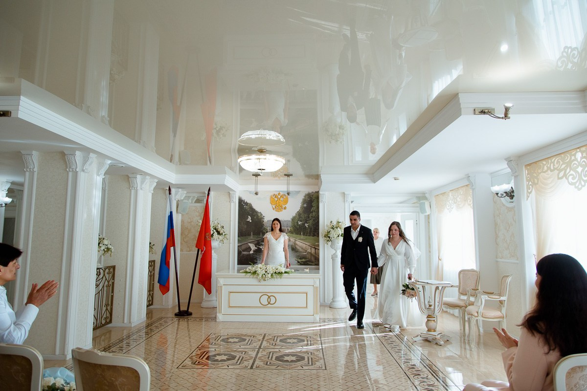 Свадебная фотосессия в ЗАГСе. Свадебный фотограф в Санкт-Петербурге Антон Владимиров