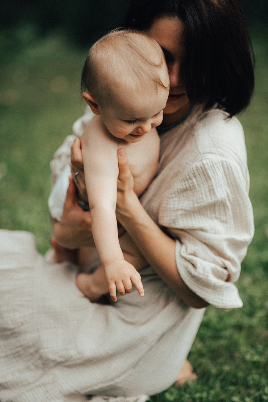 Коля, Ксюша, Саша, Андрей, Кира и бабушки | на даче