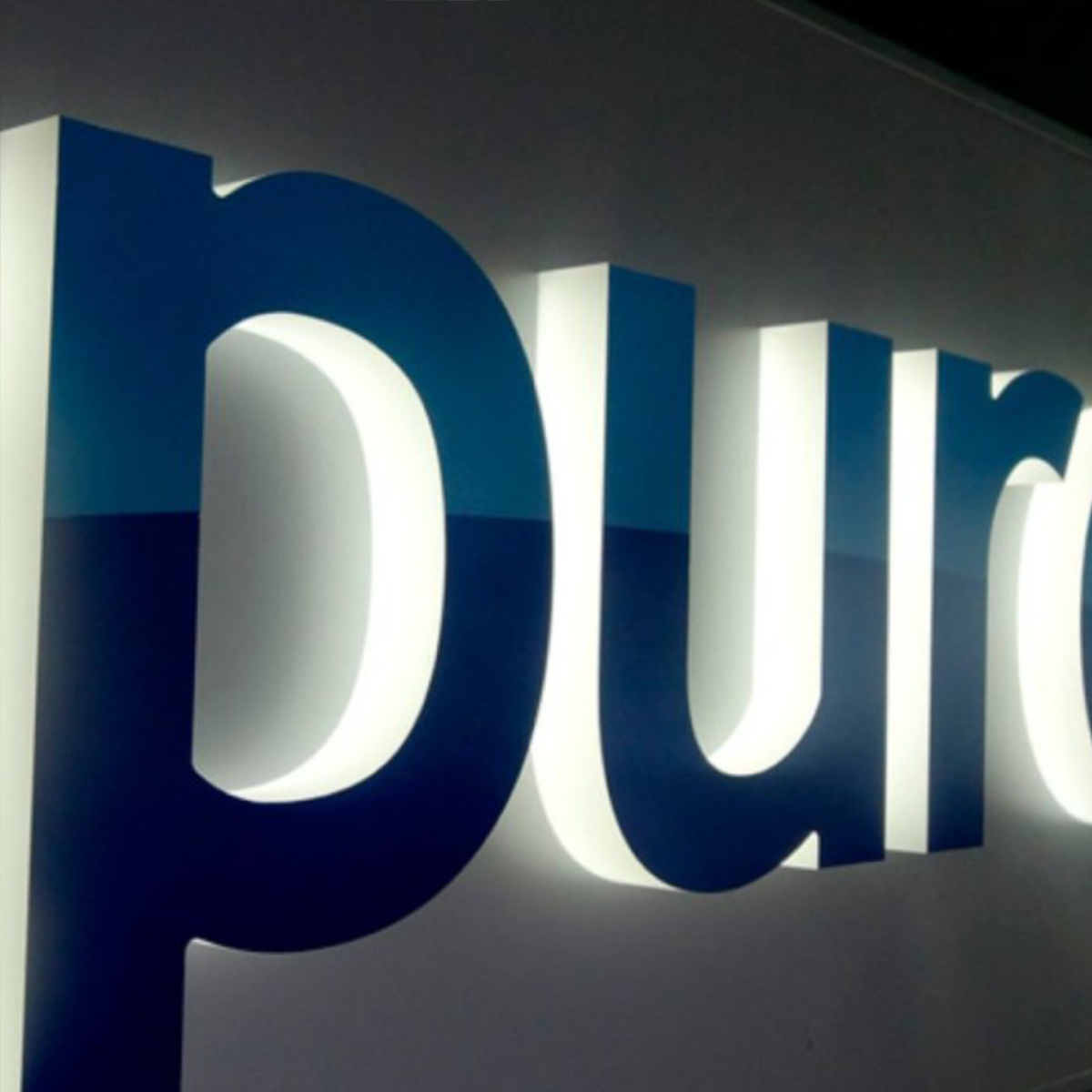 Изготавливаем в Симферополе и Крыму Вывески  на ресепшн с контражурной подсветкой, холодного свечения