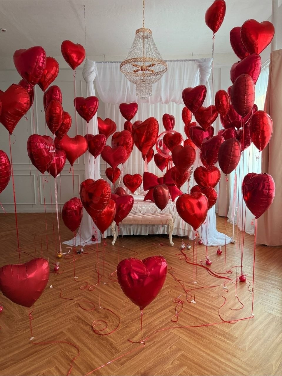 Prosidba. Balone sa helijimom. Dekoracije balone. Dostava balone. Grad Novi Sad