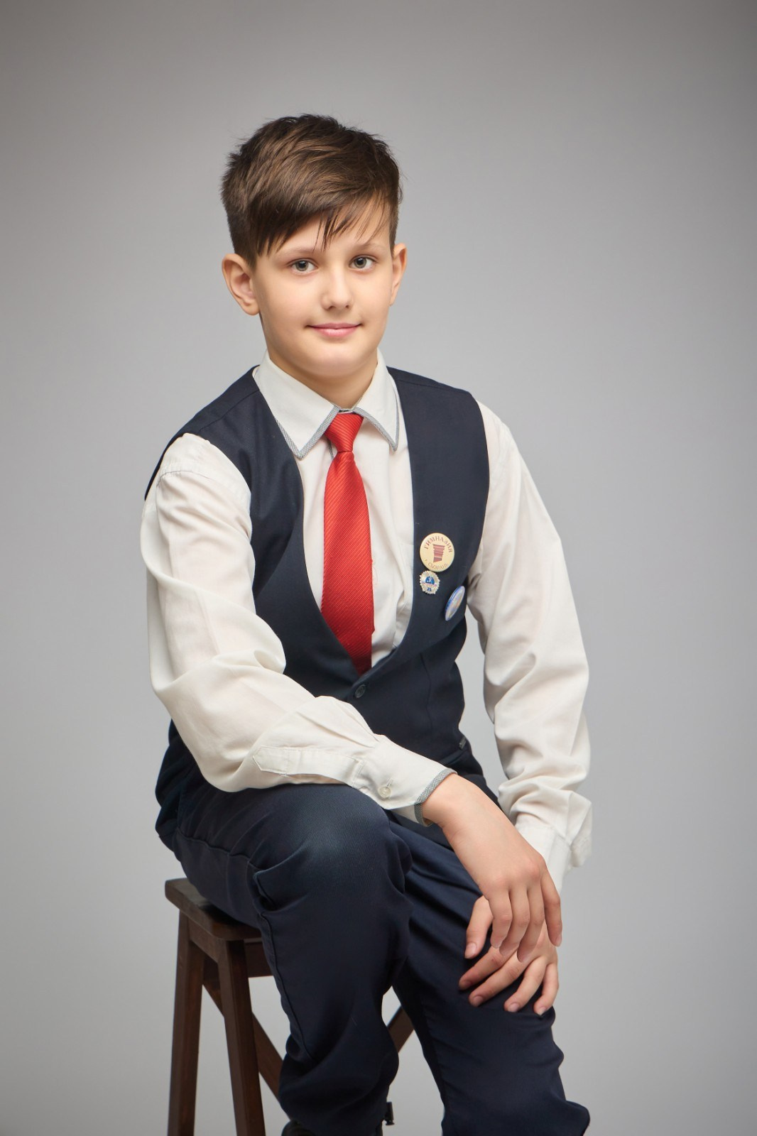 Съемка учеников начальной школы в нашей фотостудии. Школьный фотограф, выпускные альбомы