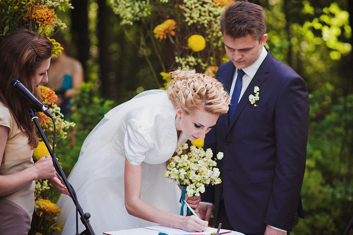 Свадебная прогулка Алекса и Даши. Фотограф крещение венчание в Петербурге! Помогает подобрать храм и посоветовал душевного батюшку в СПб