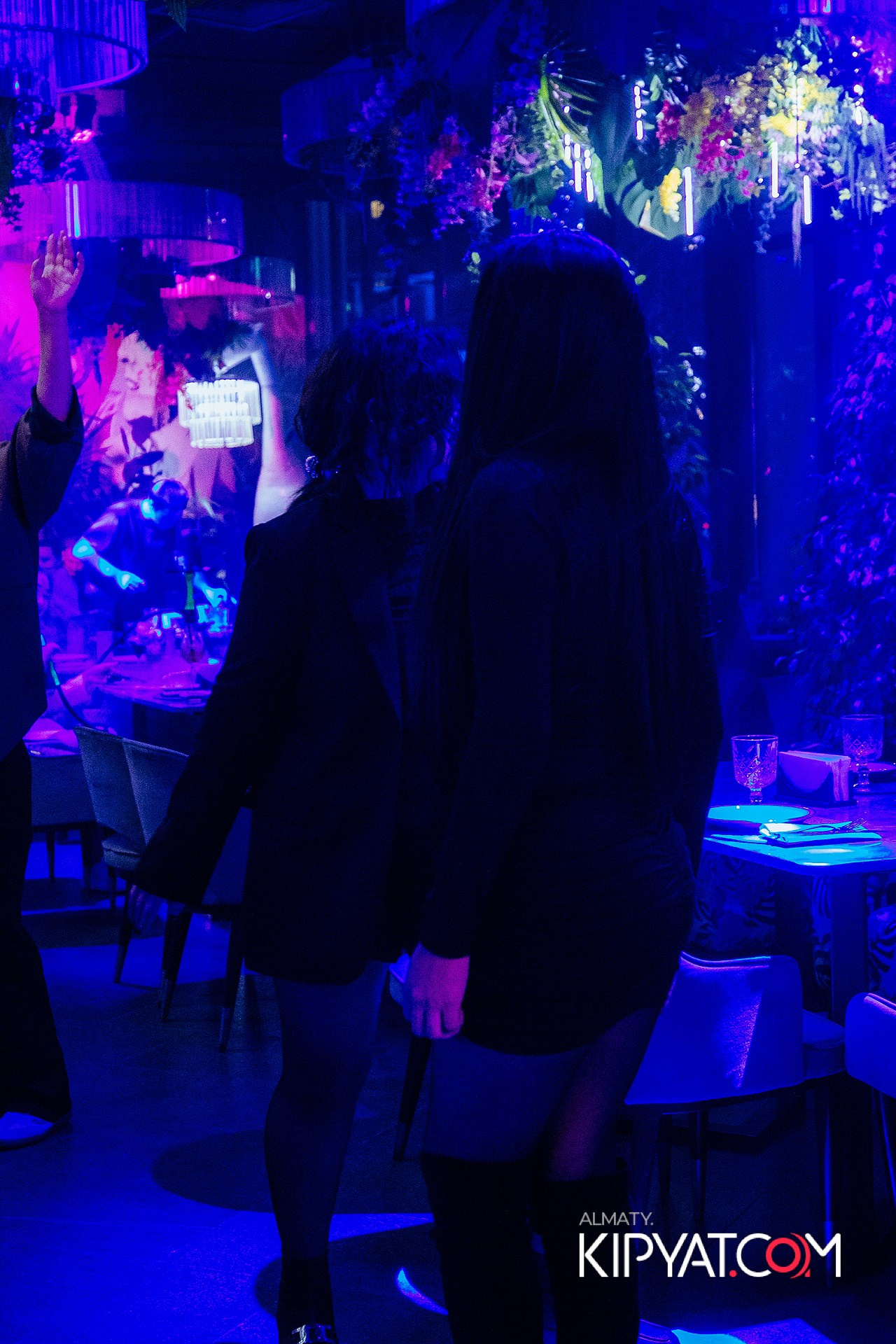 FRIENDS BAR & TERRACE. КИПЯТКОМ АЛМАТЫ!