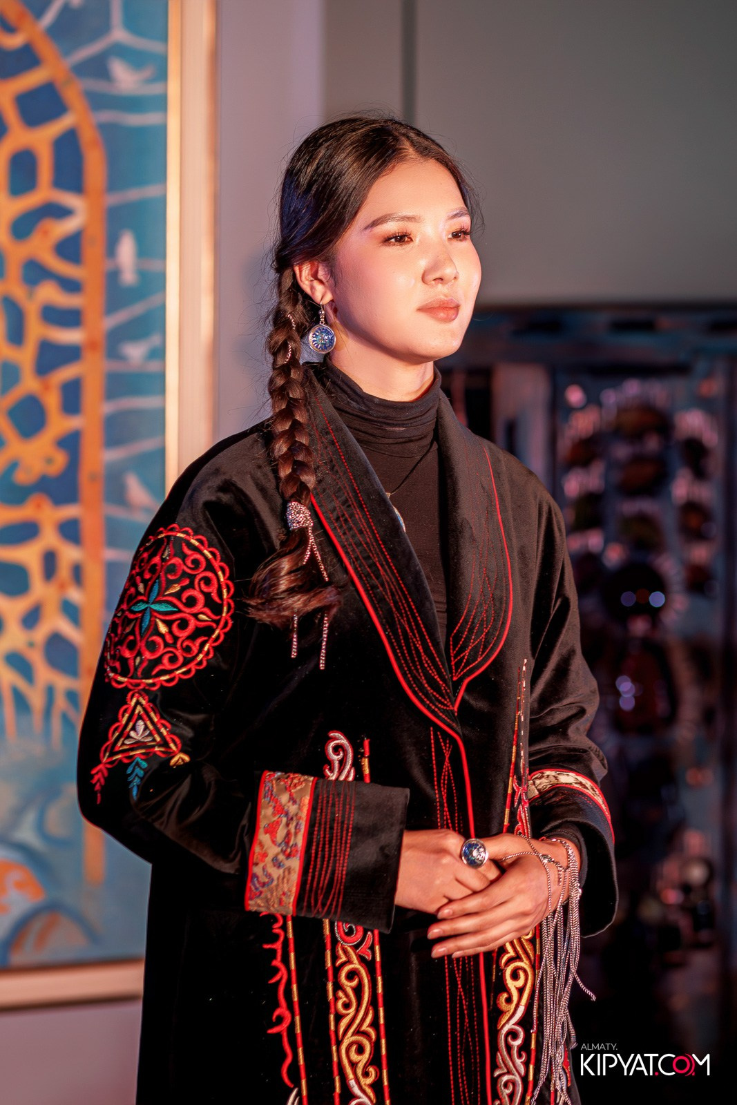 FASHION ПОКАЗ, КАЗАХСКОЙ НАЦИОНАЛЬНОЙ ОДЕЖДЫ. КИПЯТКОМ АЛМАТЫ!