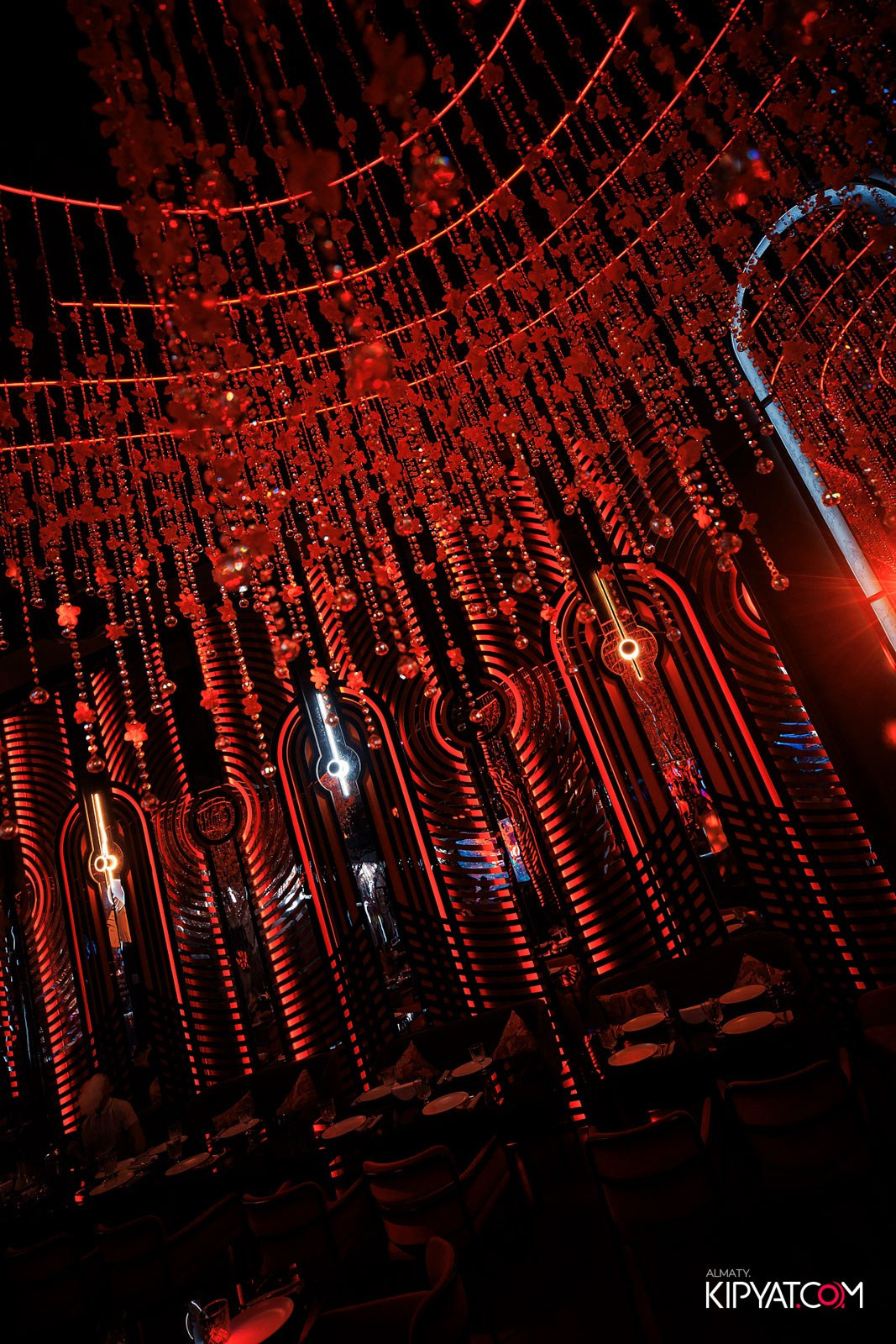 FRIENDS BAR & TERRACE. КИПЯТКОМ АЛМАТЫ!