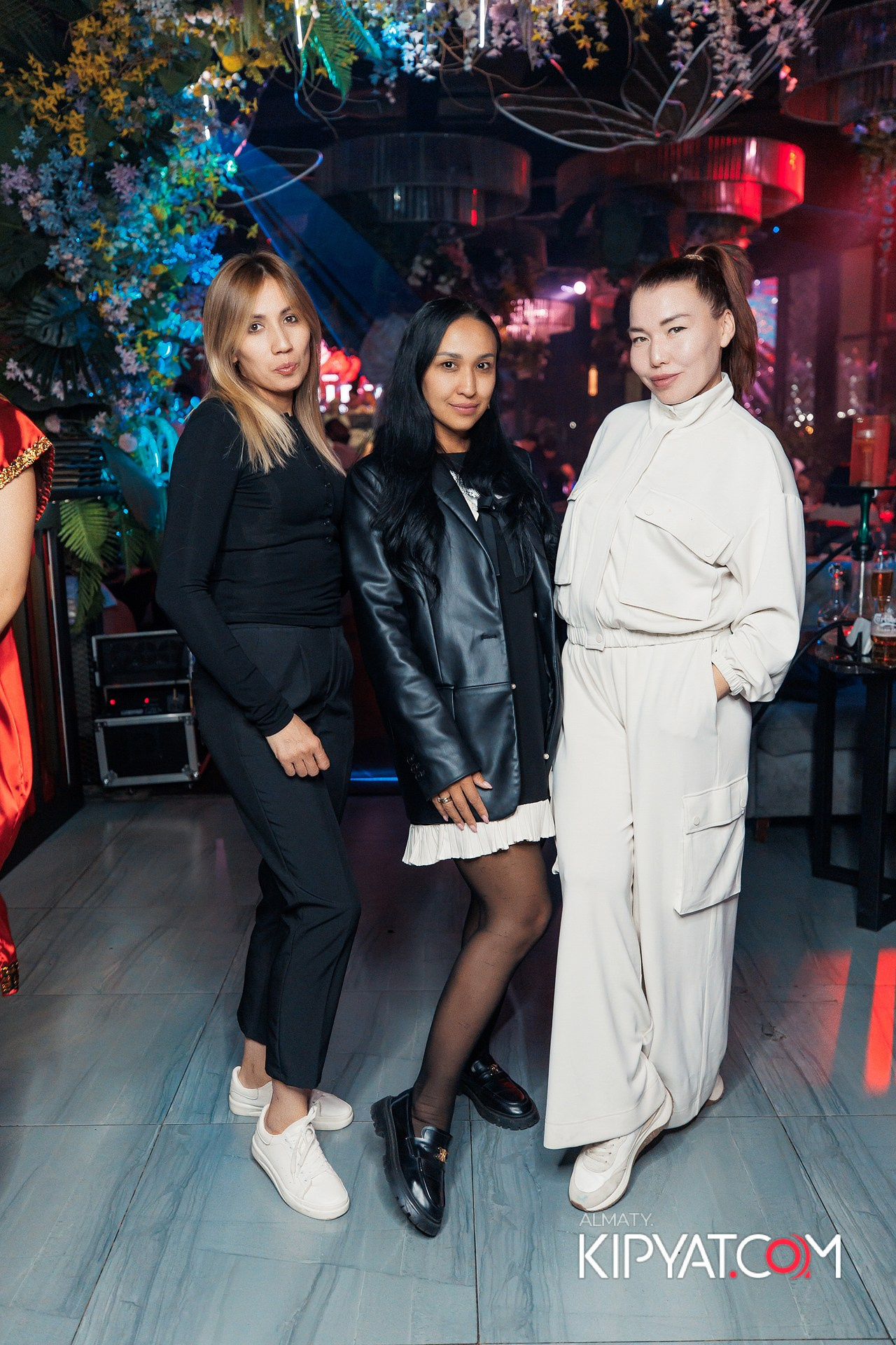 Friends bar & terrace. КИПЯТКОМ АЛМАТЫ!