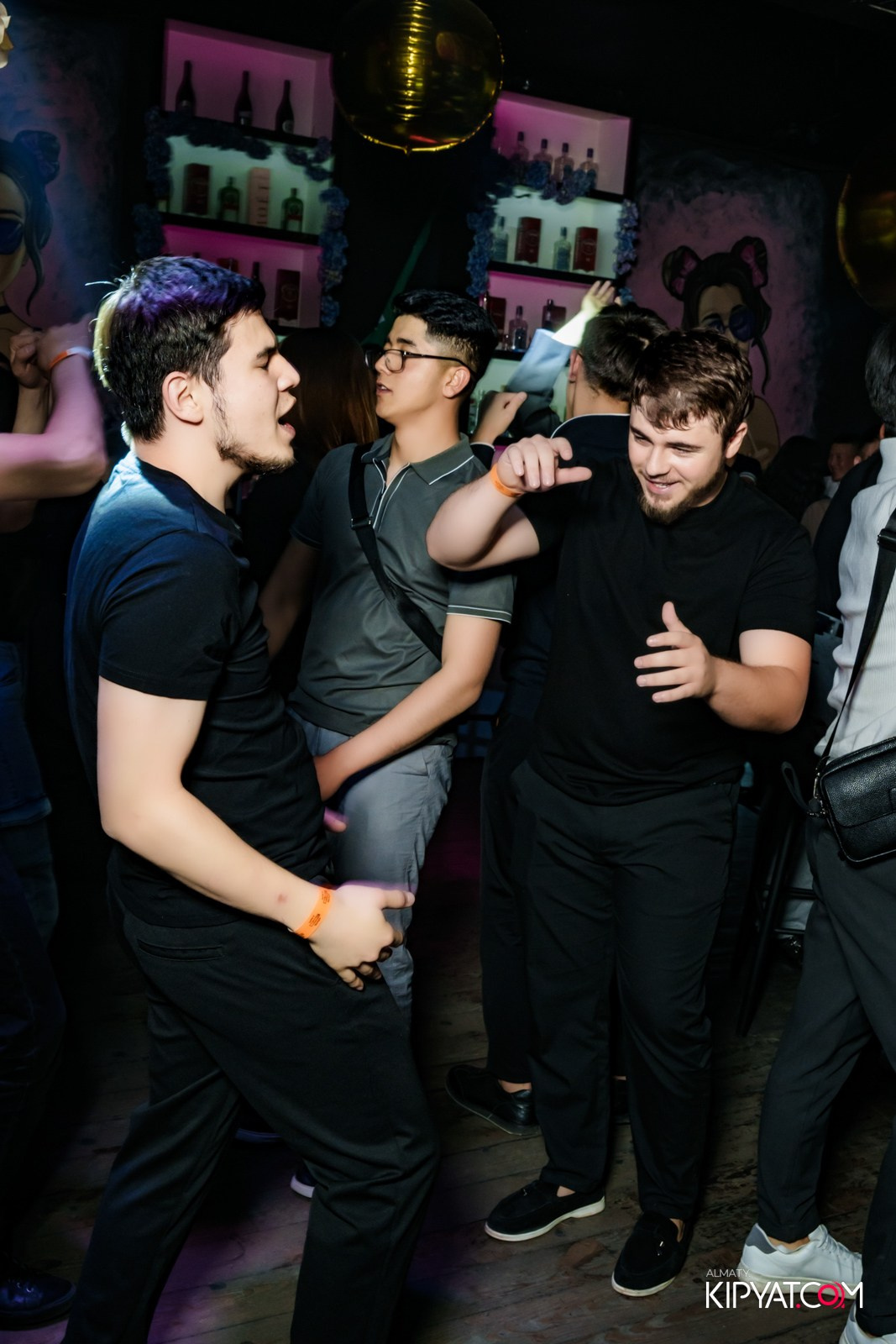 UYAT EMES BAR. КИПЯТКОМ АЛМАТЫ!