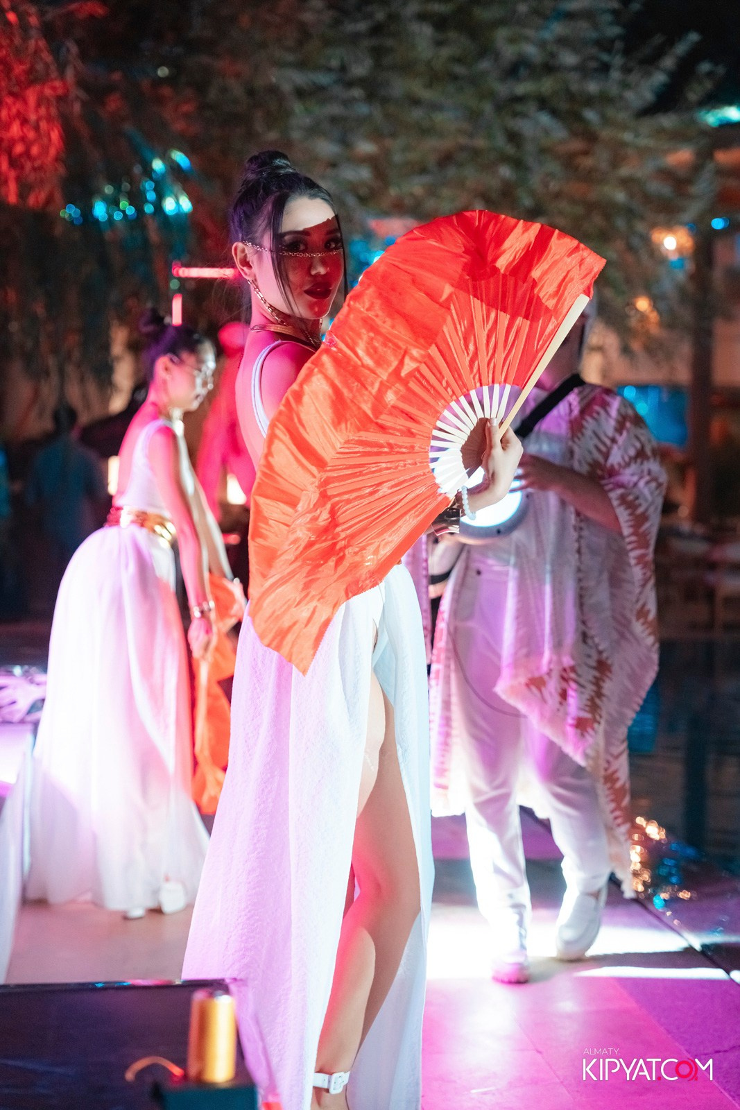 EDEN POOL & BAR. КИПЯТКОМ АЛМАТЫ!