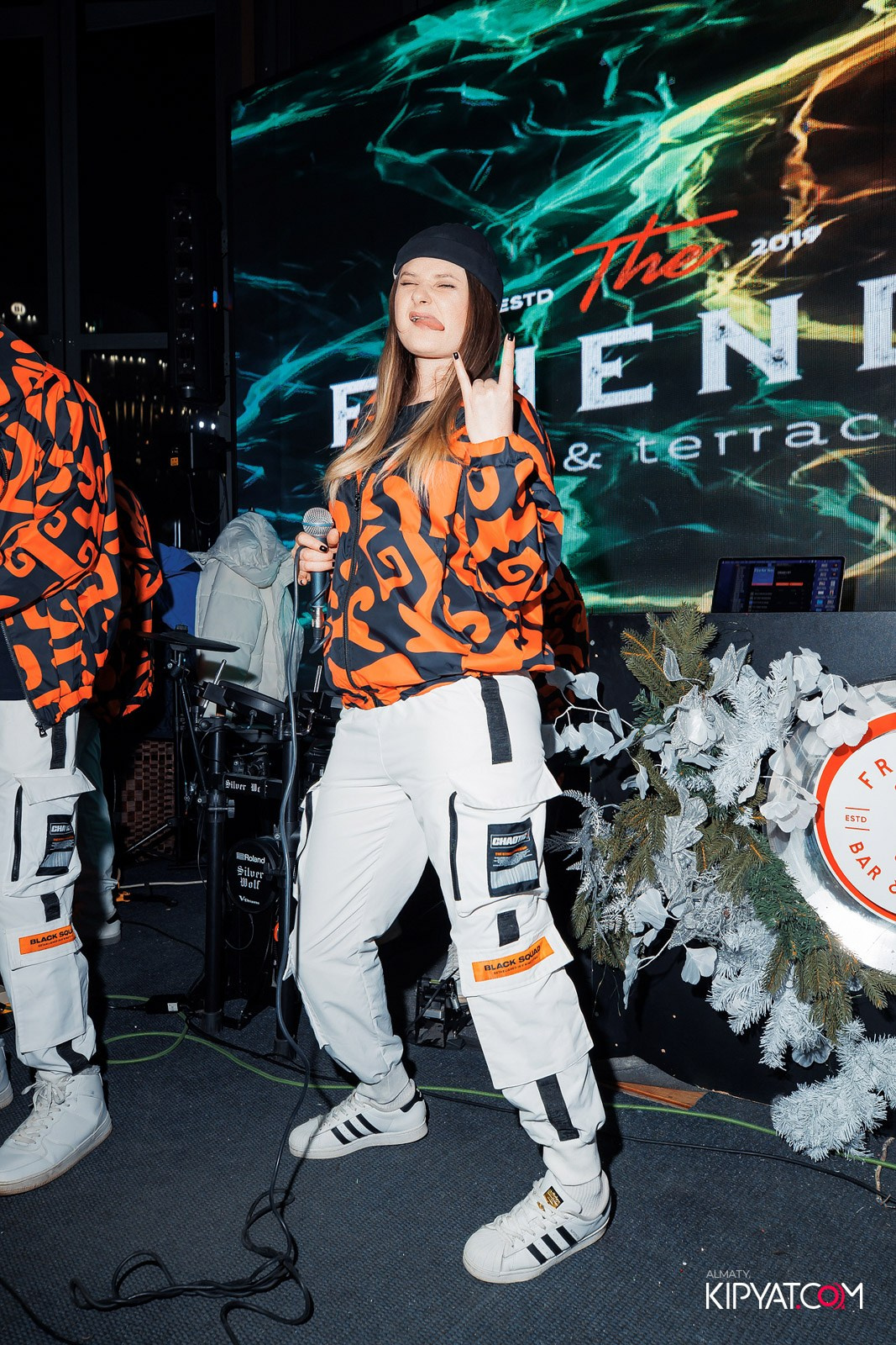 FRIENDS BAR & TERRACE. КИПЯТКОМ АЛМАТЫ!