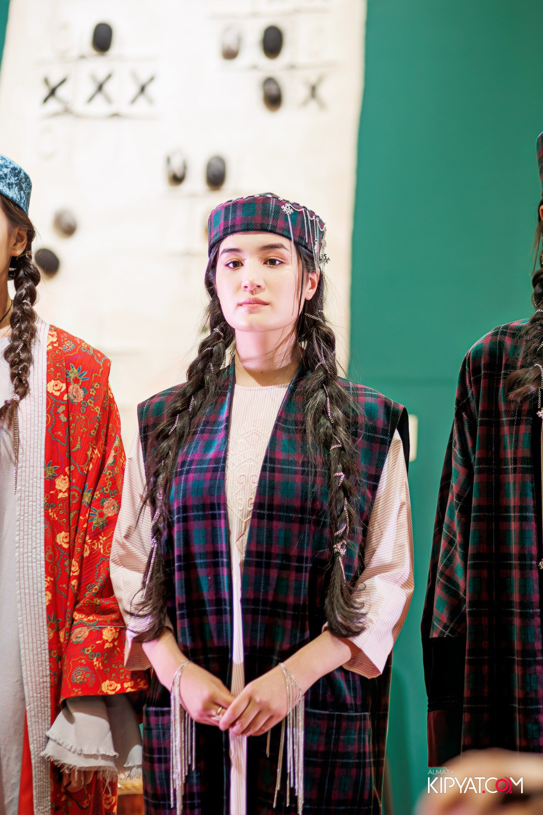 FASHION ПОКАЗ, КАЗАХСКОЙ НАЦИОНАЛЬНОЙ ОДЕЖДЫ. КИПЯТКОМ АЛМАТЫ!