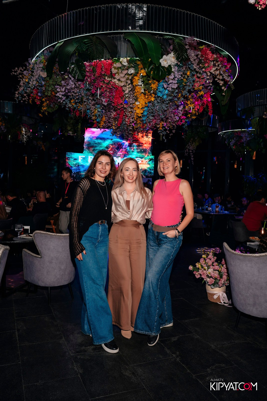 FRIENDS BAR & TERRACE. КИПЯТКОМ АЛМАТЫ!