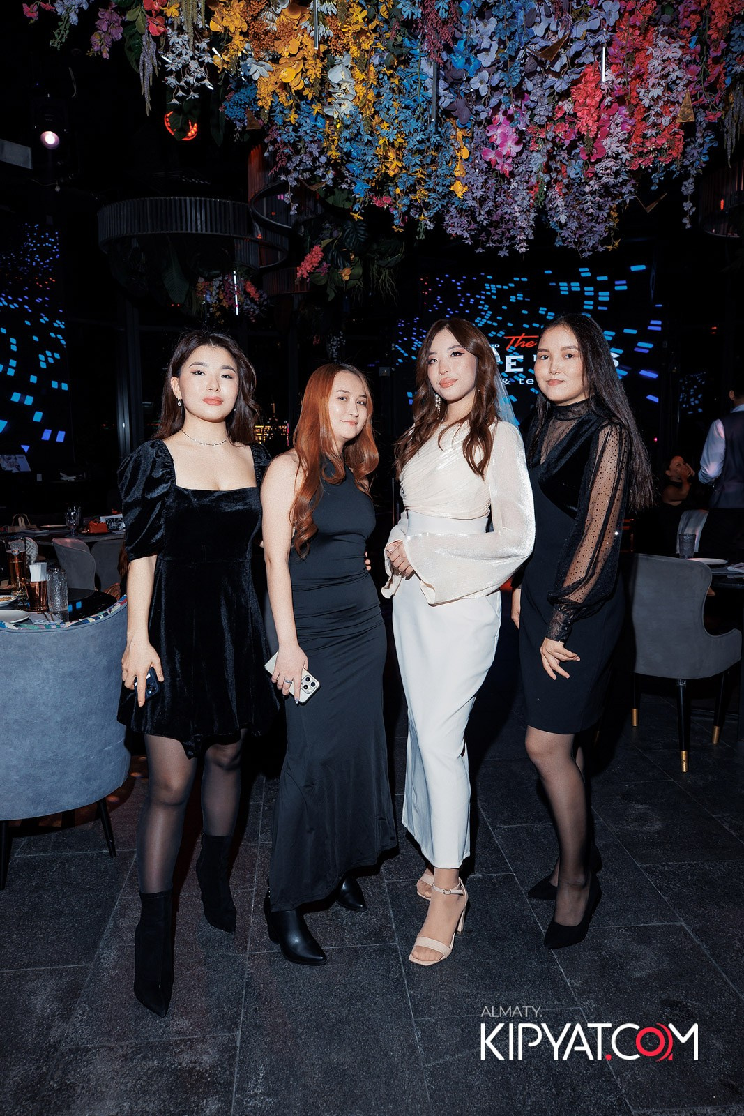 FRIENDS BAR & TERRACE. КИПЯТКОМ АЛМАТЫ! Фотосъемка мероприятий в Алматы