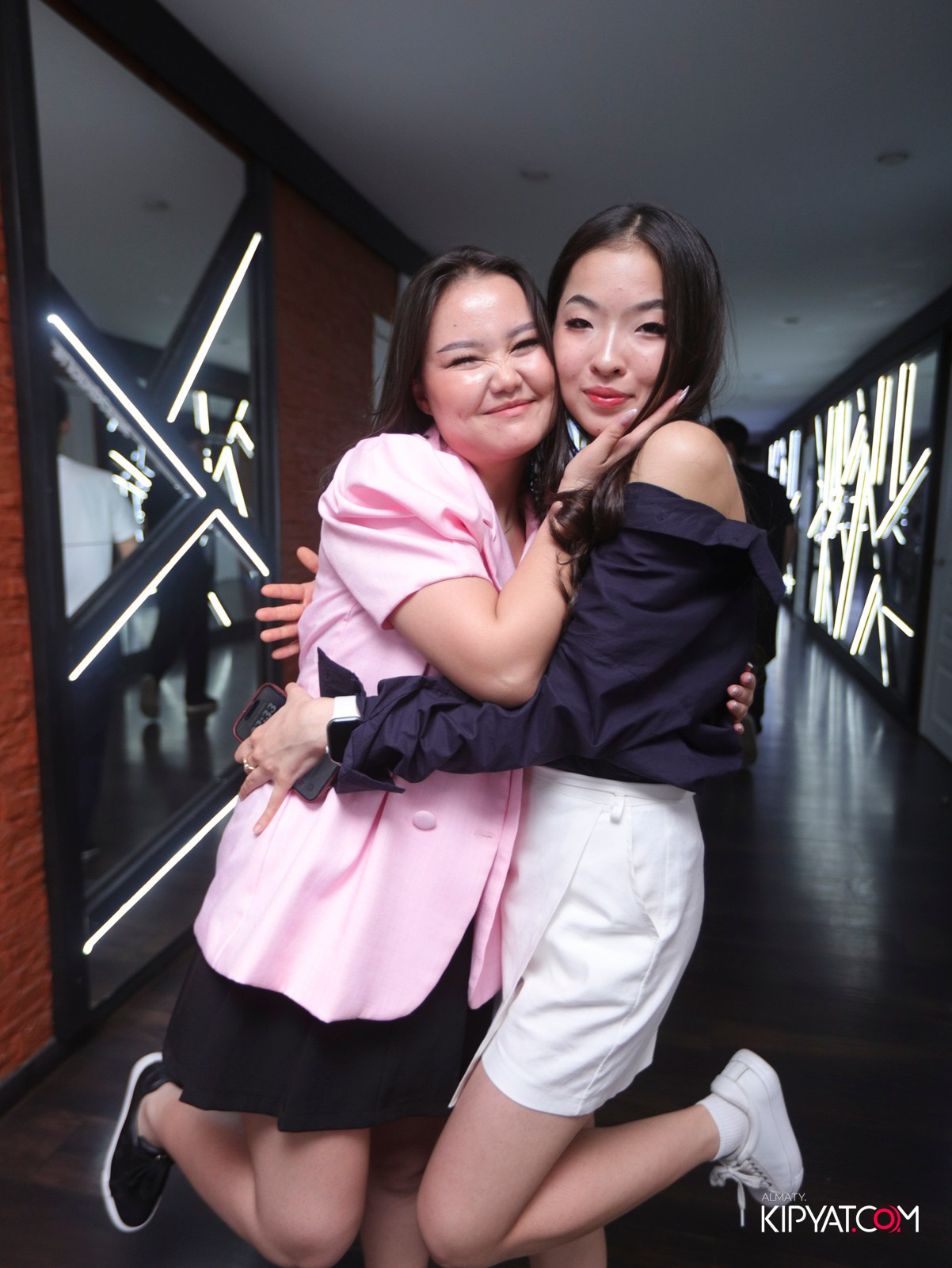 УХО И МЕДВЕДЬ НА САИНА. КИПЯТКОМ АЛМАТЫ! Фотосъемка мероприятий в Алматы