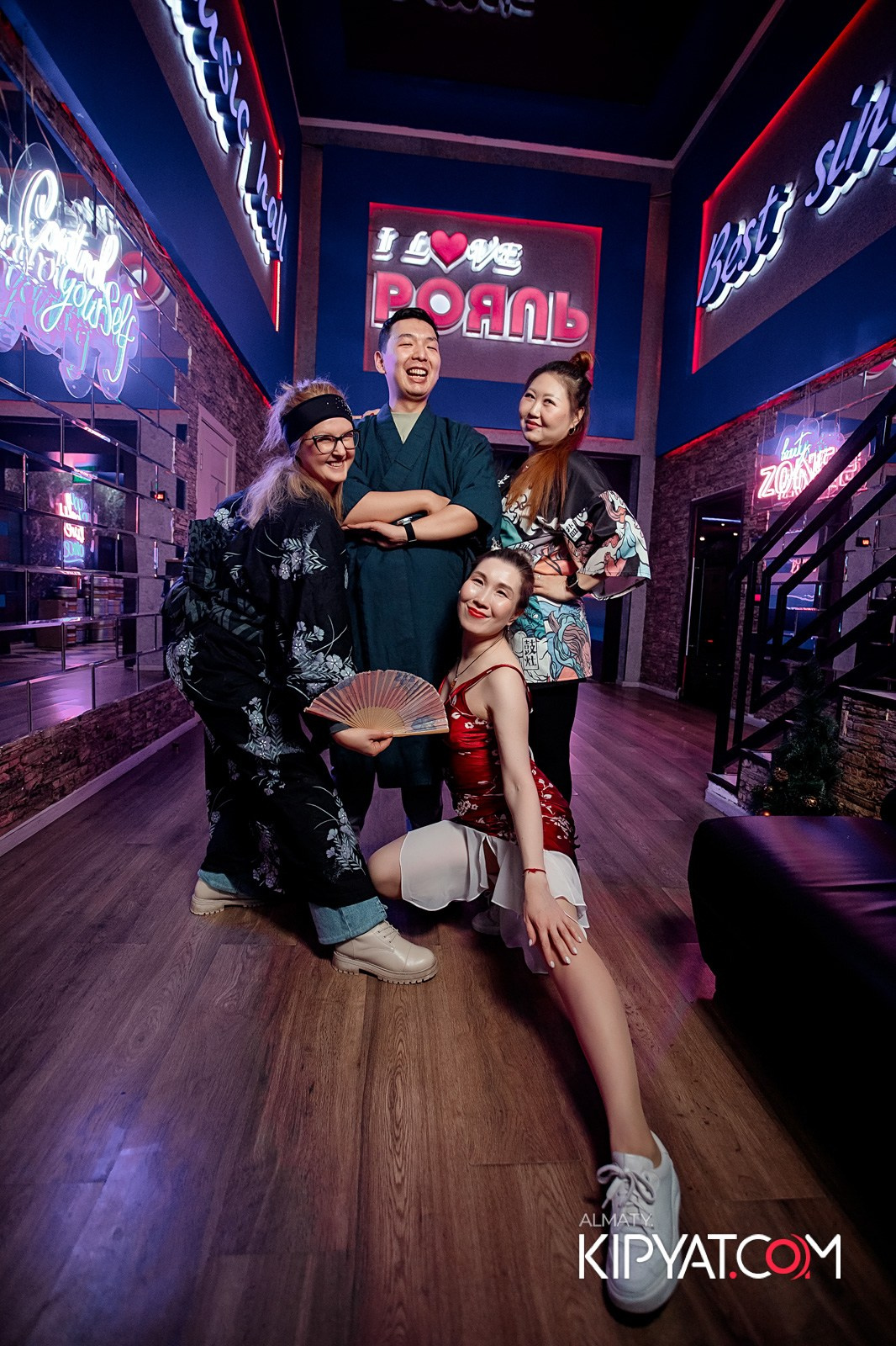 КАРАОКЕ-БАР РОЯЛЬ НА НУРМАКОВА. КИПЯТКОМ АЛМАТЫ!